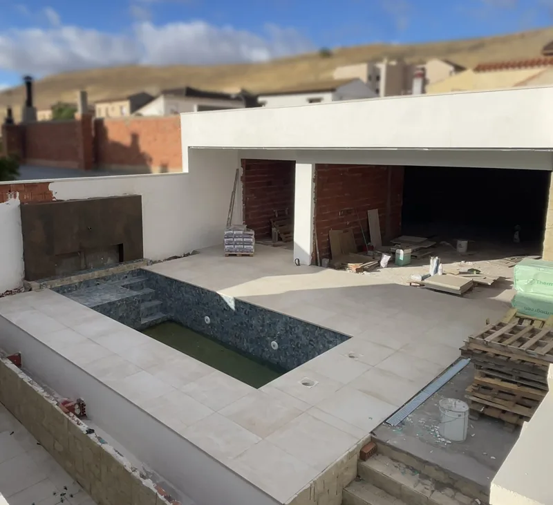 Visita de obra en el corazón de La Mancha: Álvaro Tavira ha visitado hoy una de las obras de vivienda en proceso de construcción que la empresa tiene en marcha.